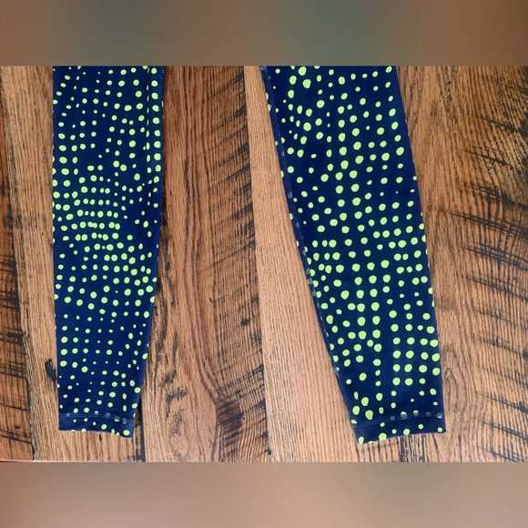Under armour all season leggings, printed under armour leggings, dots - Picture 3 of 9